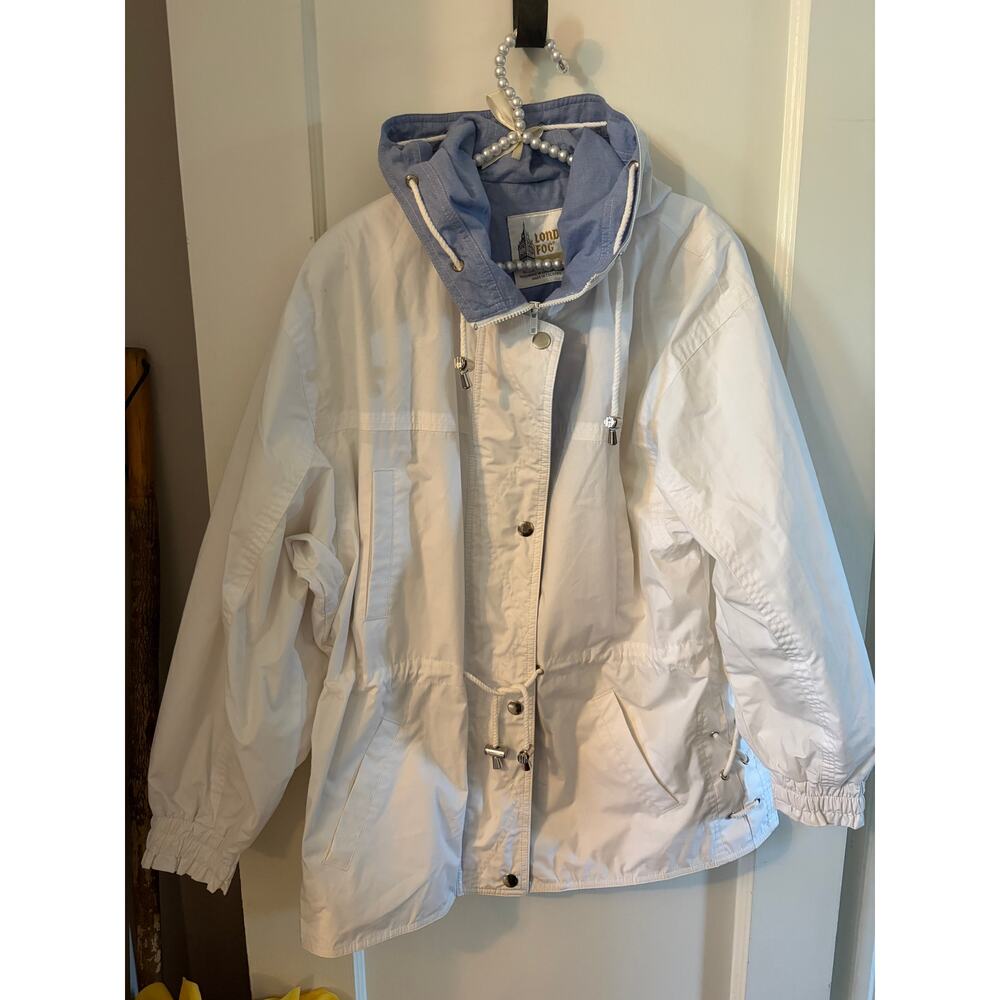 VTGLondon Fog White Rain jacket White/Blue Size LG